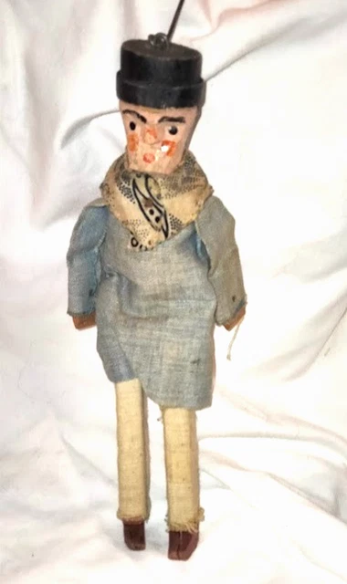 VITRINE ASIATIQUE EN BOIS SCULPTè, FINE DU XIX SIECLE