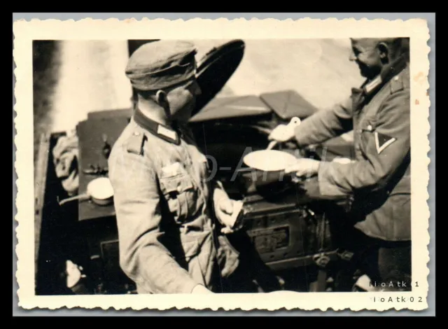 Foto, WK2,  Rast der Kolone, Soldaten an der Gulaschkanone, 5026-1252#