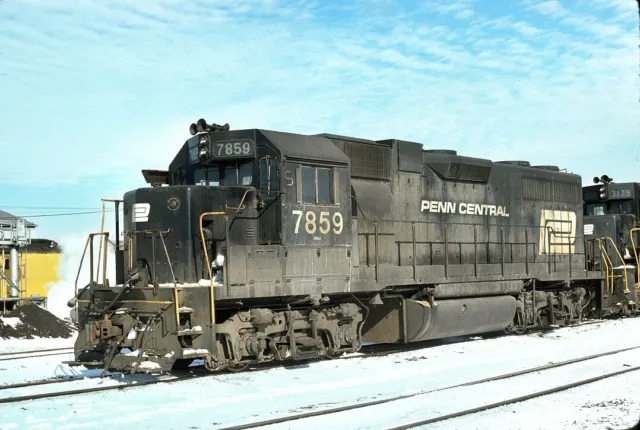 Penn Central (PC) - GP38 - #7859 - Original 35mm Slide