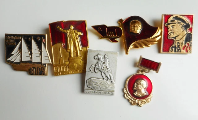 lot de 15 insignes vintages et autres armée Russe / CCCP ( 010