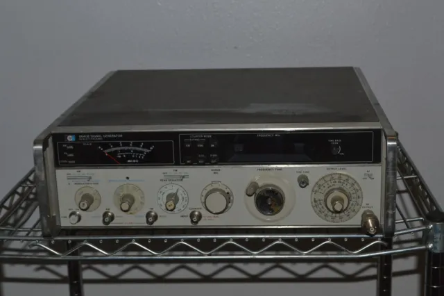Hp Hewlett Packard  8640B Rf Signal Generator  (Jlu42)