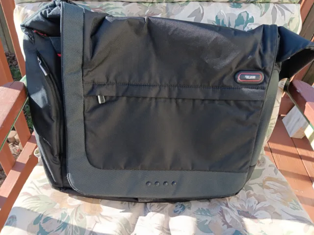Tumi  Black Nylon Expandable Messenger Laptop Bag Shoulder Bag  5112D 16X12"