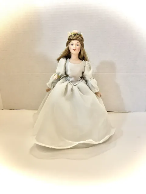 VINTAGE FAIRY TALE CINDERELLA PORCELAIN AVON COLLECTOR DOLL~9-1/2”~1984 w/ STAND 4