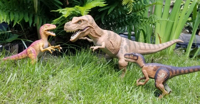 KENNER JURASSIC PARK Tyrannosaurus Rex Junior, 2 Velociraptors and a ...