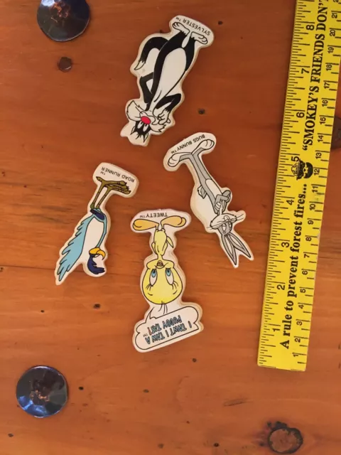 Vintage Looney Tunes Refrigerator Magnets Lot Of 4 Plastic roadrunner bugs ++