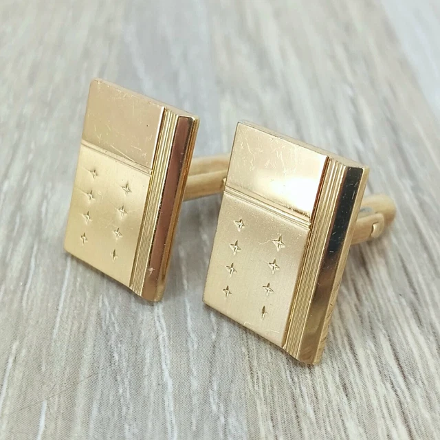 Boutons de manchette en fleurs plaqués or Chanel Métal Doré ref.1860591 - Joli Closet