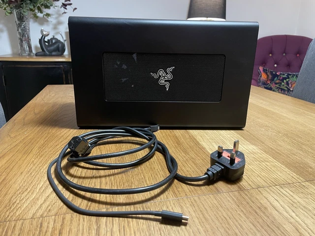 RAZER CORE X Chroma RGB Radeon Sapphire Nitro 580X 8GB Card