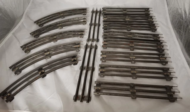 LIONEL TRAINS 15 Piece 3 Rail Track Lot 027 Gauge - 10 Straight and 5 Curved