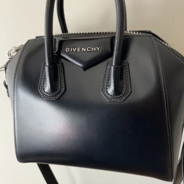Givenchy Antigona - Mini Bag in  Black Box Leather