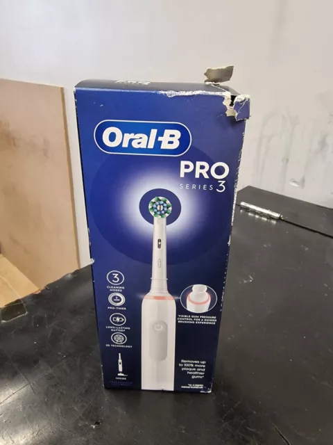 Oral-B PRO Series 3 CrossAction Electric Toothbrush - White Brand New Box Damage