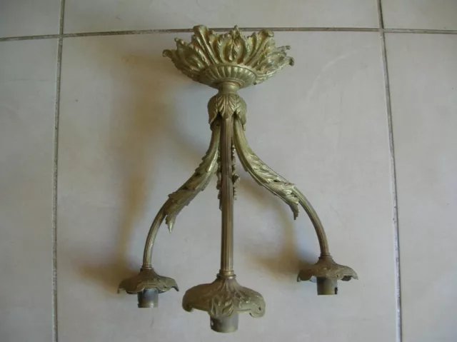 Ancien lustre plafonnier luminaire 3 feux en bronze avec feuilles de 28 cm