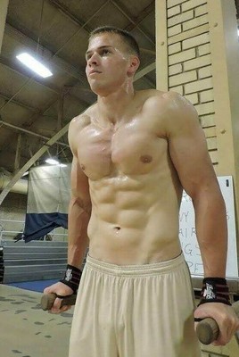 SHIRTLESS MALE MUSCULAR Gym Jock Sweaty Beefcake Abs Hard Body PHOTO