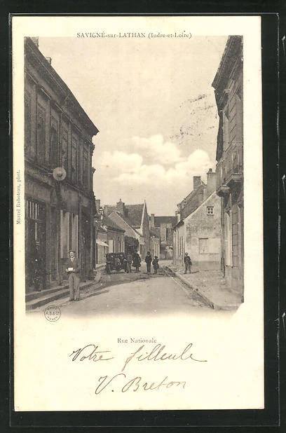 CPA Savigné-sur-Lathan, Rue Nationale, vue de la rue 1903