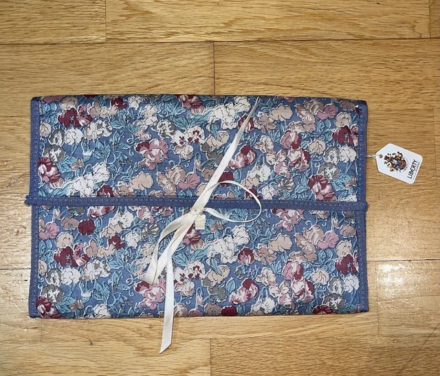 Liberty Borsa Portaoggetti In Tessuto Cotone Tana Floreale Blu Con Etichette