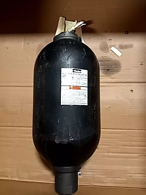 Parker T2.5-100-1 Hydraulic Bladder Accumulator 2.5 Gal 3000 Ps - New No Box Parker T2.5-100-1 Hydraulic Bladder Accumulator 2.5 Gal 3000 Ps - New No Box