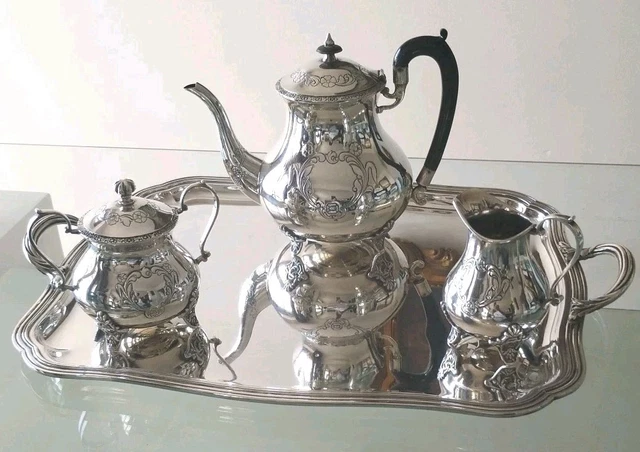 Lot de ERCUIS. Service à thé et à café en métal argenté à pans coupés, compre au prix de 80 à