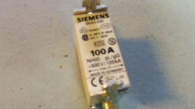 Fusibile Siemens 100A 500V 3Na3 830 / #D M6L 3052