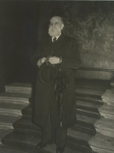 Le Grand Rabin de France, M. Schwarz, à Matignon  Vintage silver print Tirage