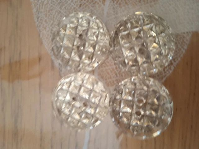 Boutons Ancien En Verre Et Doré Sur Le Derriere