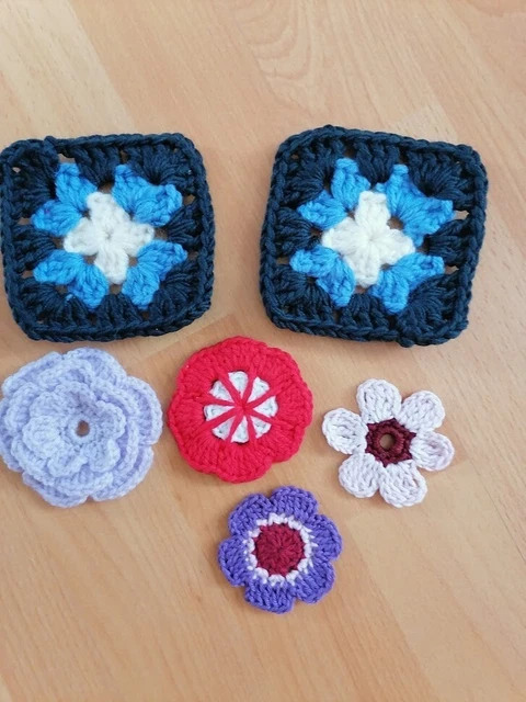 Konvolut Gemischt Blumen +Häkelquadrate