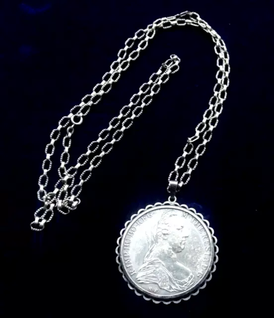 Antikes Medaillon Silbertaler Maria Theresia Taler mit Kette Silber 835 um 1900 3