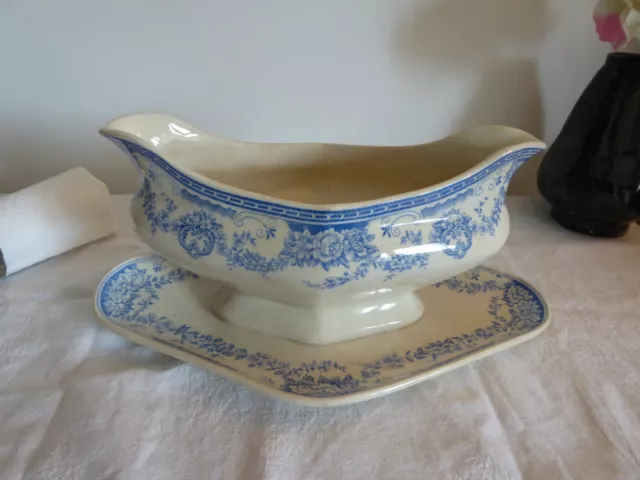 Saucière en faïence ancienne, modèle Guirlande