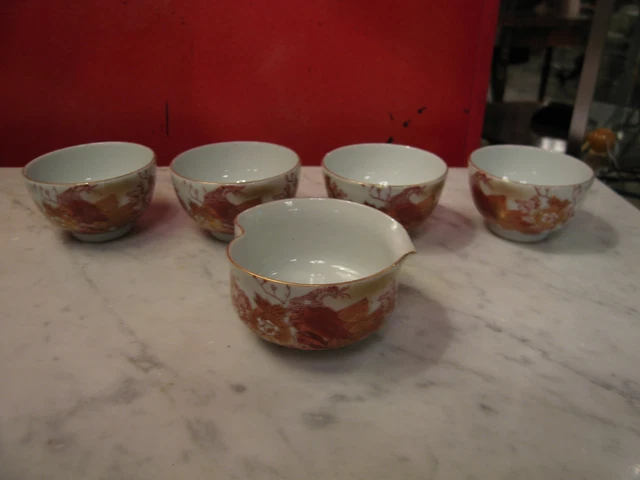 Vintage Possiblement Antique Japonais Signé 5 Pièce Porcelaine Sake Ensemble W/