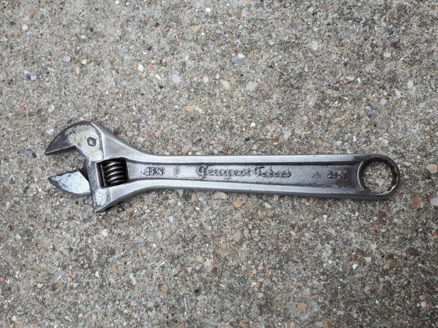 Ancienne Clé à Molette Peugeot Frères – Outillage Vintage Français