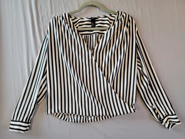H&M Wrap Crop Top Long Button Sleeve Womens Sz 6 Blue White Stripe Shirt Blouse