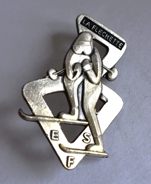 Broche Ski ESF (École Du Ski Français) - Modèle "La Fléchette" Beraudy Par Arthus Bertrand - Occasion