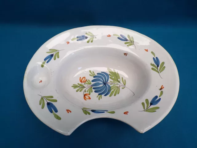 Ancien Plat A Barbe En Faience Polychrome A Décor Floral Est Xix°