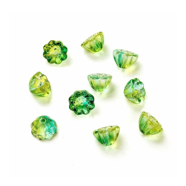 10 perles en verre coeur de lotus 10x7mm vert et jaune