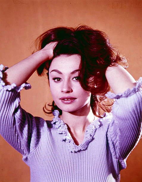 Italian Tv Presenter Actress Singer & Showgirl Raffaella Carr OLD PHOTO 13