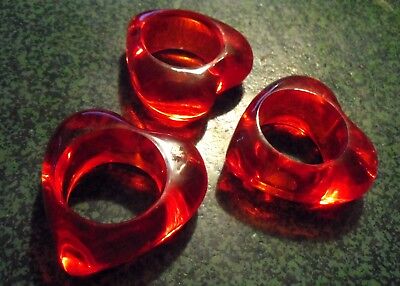Trois ronds de serviette  seventies forme coeur rouge