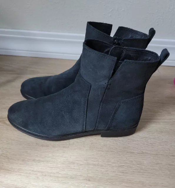 Ecco Womens Size 39 EUR U.S. 8-8.5 Gray Leather Zip Ankle Fashion Boots Bootie