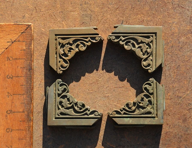 4x Ecke Zierornament Messing Buchbinden Blindprägung Ornament Zierecke Rahmen '