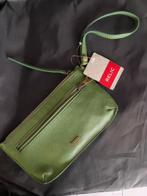 BNWT Relic Women’s Green Clutch Handbag Wristlet Purse Vegan Leather Zip Closure