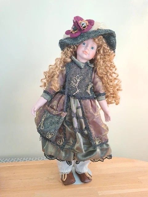 Poupée Porcelaine Noire – Collection Les Îles Marjorie, 55 Cm, Vintage