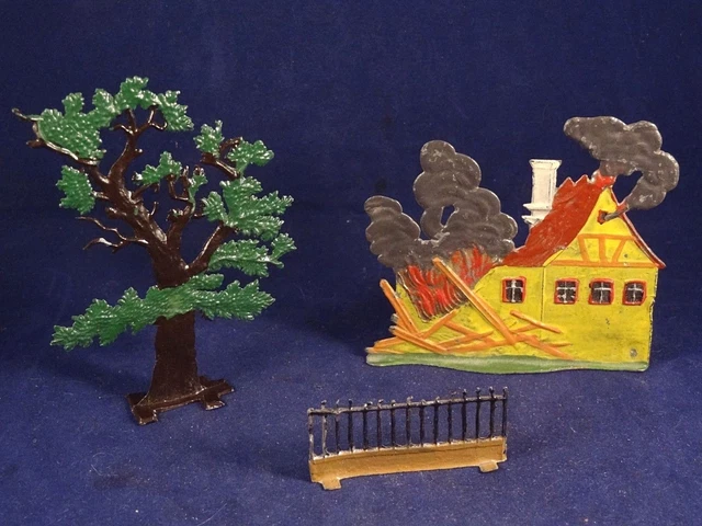 Ancien jouets plat d'étain figurine décor maison incendie explosion Germany 10