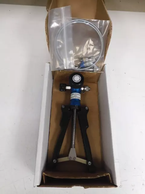 Ralston - DCAP-2mSA Pneumatic Pressure Calibration Hand Pump - 650 PSI - PJ22