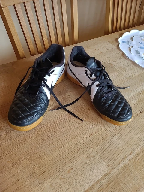 Nike Hallenschuhe Tiempo Gr. 44 gebraucht schwarz weiß