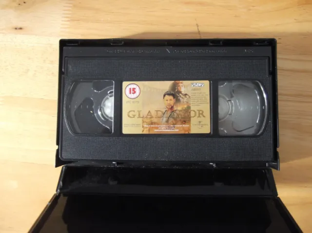 GLADIATOR - Russell Crowe - Joaquin Phoenix -VHS Video PAL TAPE.