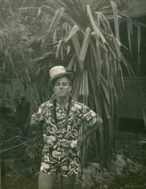 1940s WWII serviceman's Hawaii Photo with  cool Hawaiian shirt