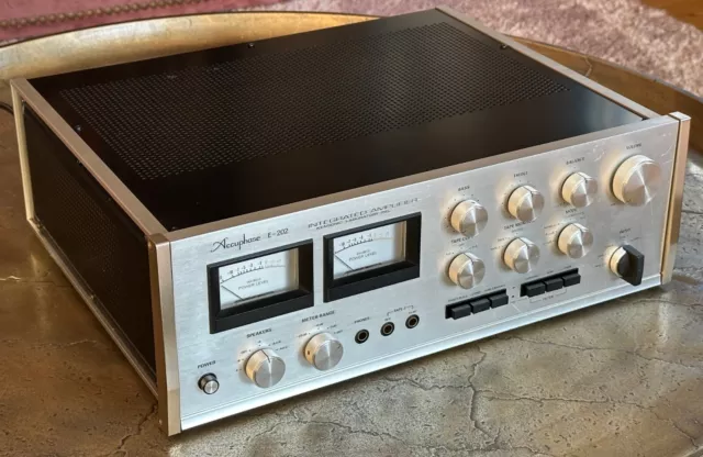 Accuphase E-202. Serviced and in very good conditions