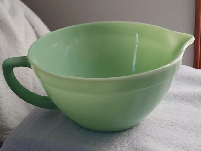 Vtg. Fire King Jadeite Batter/Mixing Bowl with Pour Spout Fire king Oven Ware.