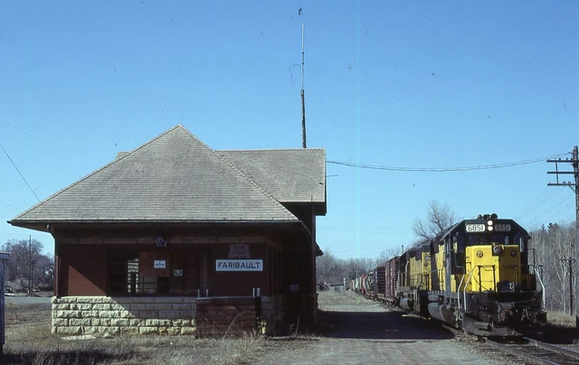 C&NW SD40-2 - Number - 6851 + 1 w/Train - ORIG - KR - rals693