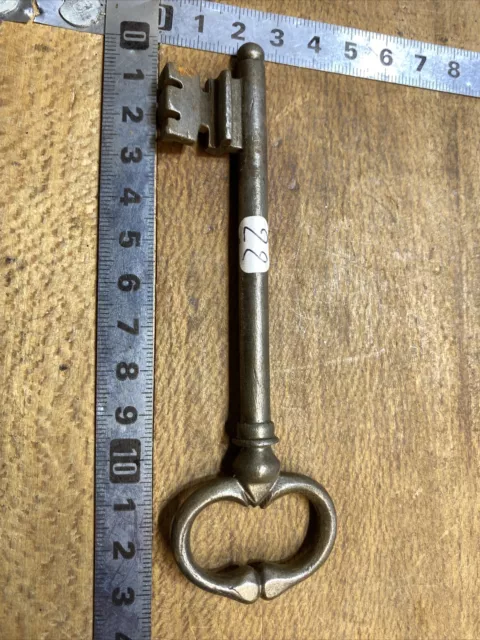 N. 22 GRANDE BELLE CLE CLEF ANCIENNE en FER FORGÉE XVIII eme ANTIQUE KEY