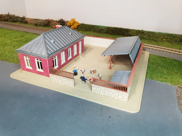 Lot De 2 Maquettes Jouef HO - Gare De Lusigny 05103300 & Station Service 05105600