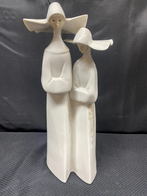 Lladro "NUNS w/ROSARY BEADS" #4611 ~ 13" Tall ~ NO BOX