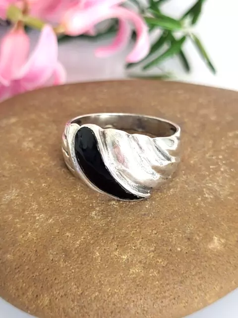 Wunderschöner älterer Ring Silber 925, besetzt mit Onyx Stein, 18,1mm